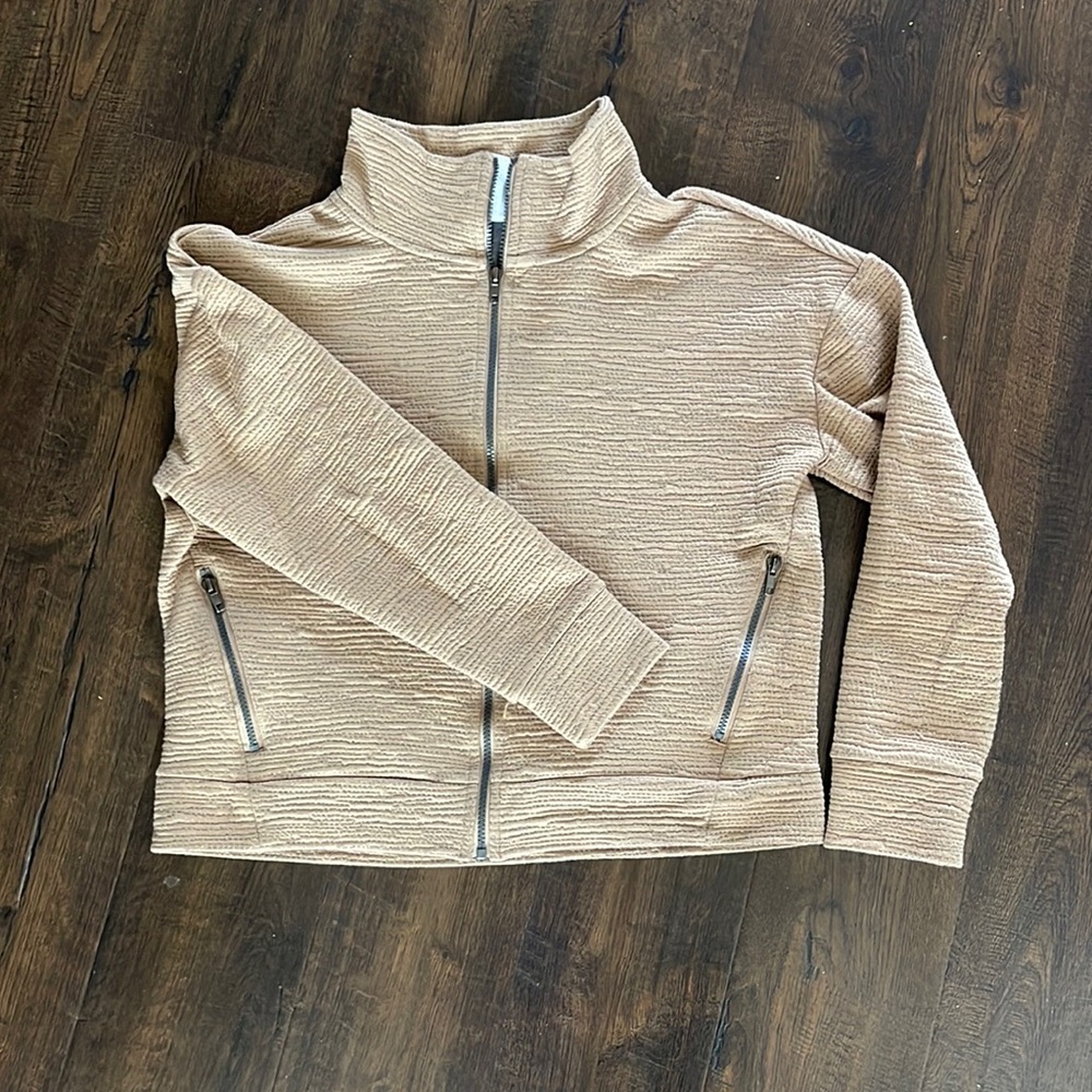 Semi cropped women’s sweater